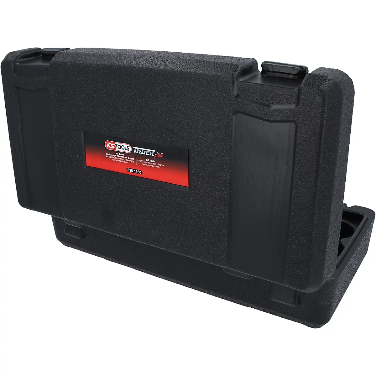 Schwarzer Werkzeugkoffer, Deckel halb geöffnet. Rotes Etikett mit Text.